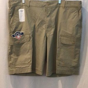 Men’s cargo khaki shorts Izod size 42 New with tags